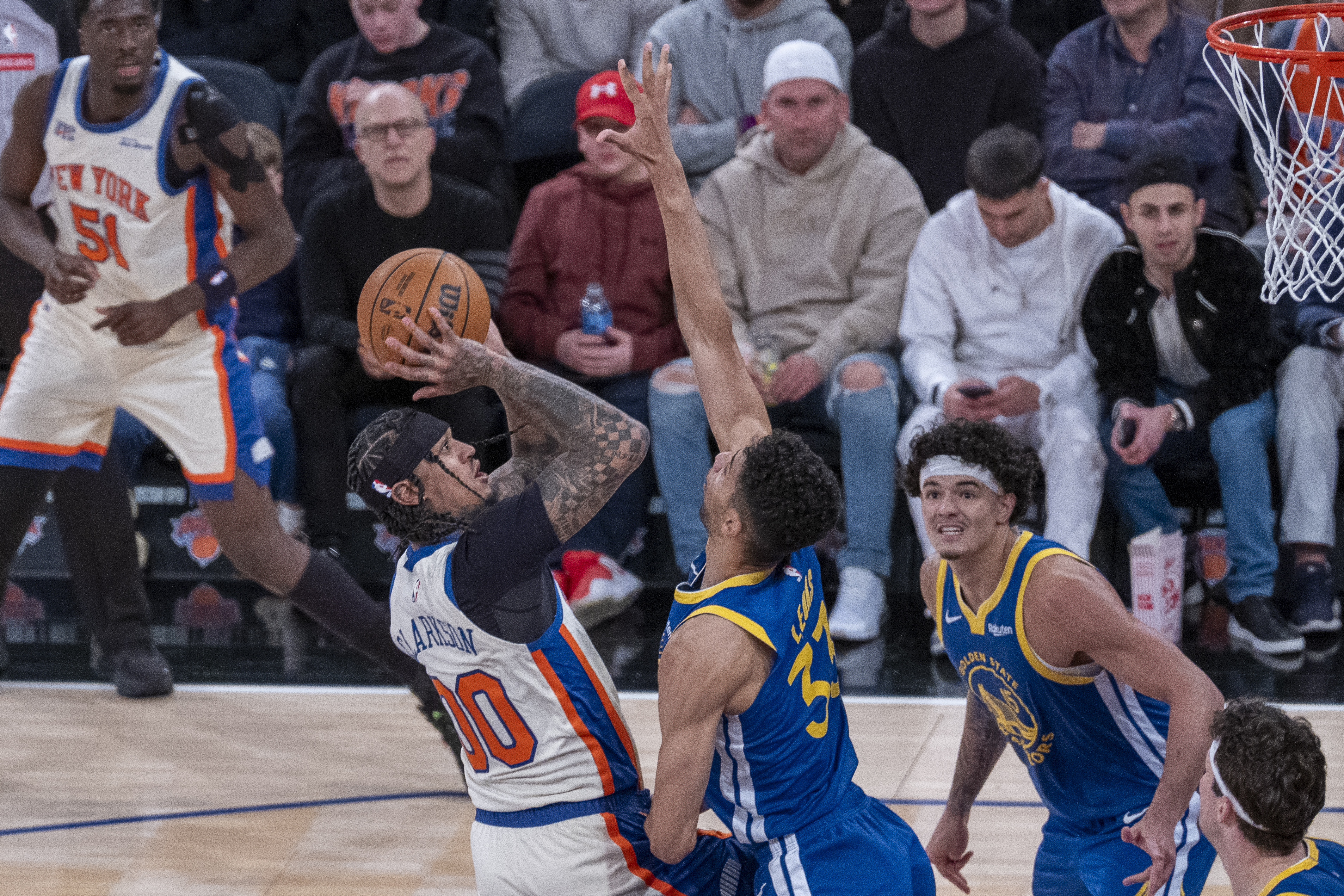 NY Knicks remontan 21 puntos y vencen a Warriors en Madison Square Garden