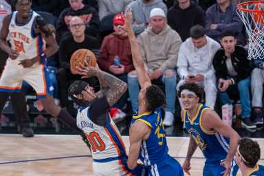 NY Knicks remontan 21 puntos y vencen a Warriors en Madison Square Garden