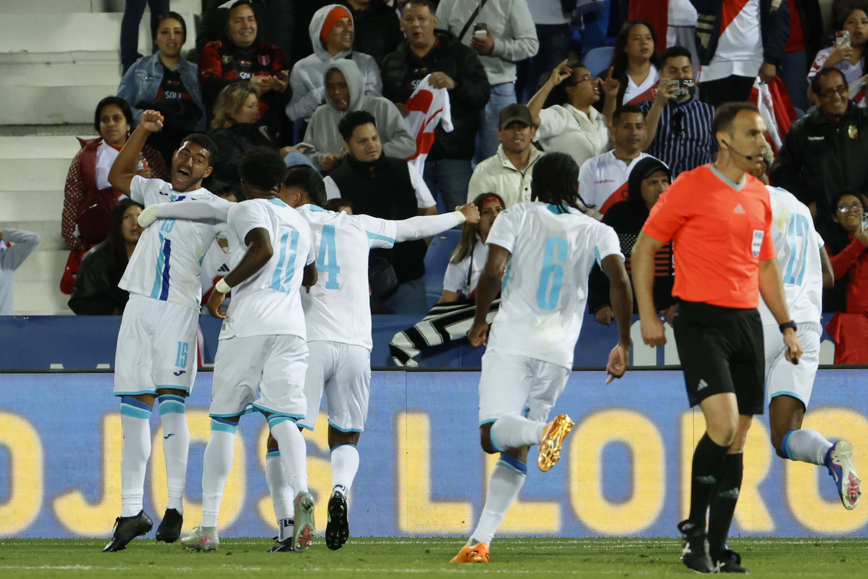 Honduras le arranca empate 2-2 a Perú en vibrante partido en España