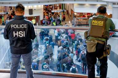 Agentes de ICE se despliegan en los aeropuertos JFK de Nueva York y Liberty de Newark, NJ