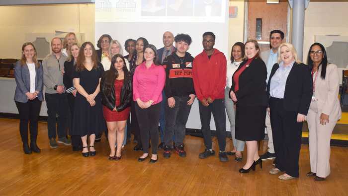 Homenaje a los 10 estudiantes más destacados de Amityville Memorial High School 2026