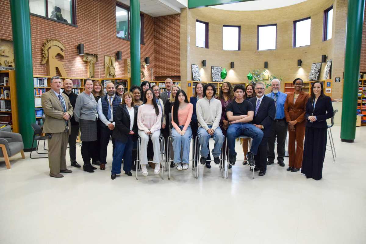Homenaje a los mejores estudiantes de secundaria de la generación 2026 en Brentwood