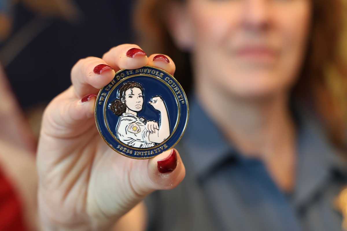 Alguacil de Suffolk impulsa la incorporación de nuevas agentes mujeres en las fuerzas del orden