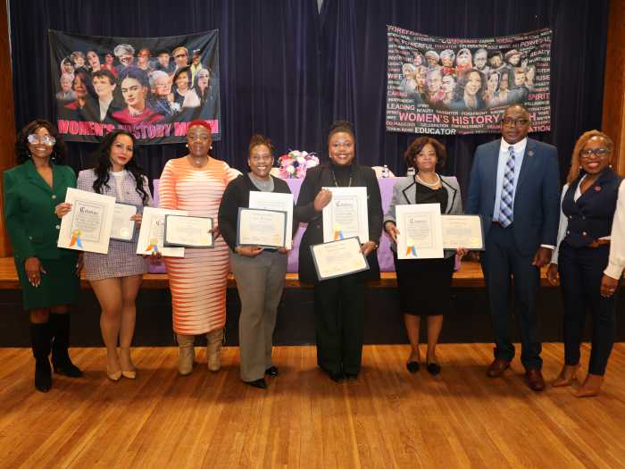 Legisladores Davis y Russell celebran el Mes de la Historia de la Mujer en Kennedy Park