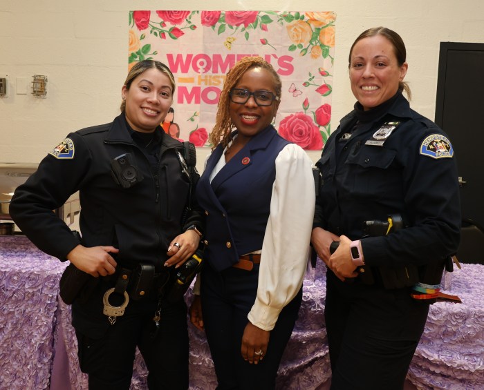 Legisladores Davis y Russell celebran el Mes de la Historia de la Mujer en Kennedy Park 