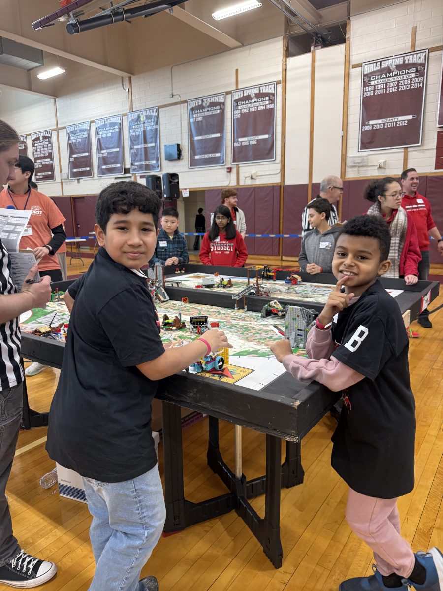 Estudiantes de Brentwood brillan en el Lego League Challenge