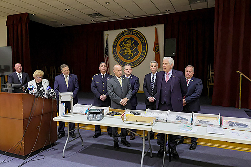 Operativo masivo contra pandillas en condado de Nassau culmina con 35 arrestos