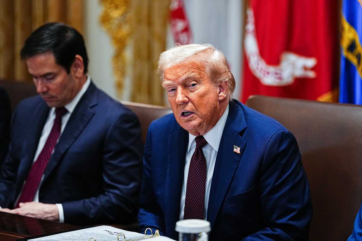 Trump firma orden ejecutiva para limitar votación el voto a distancia