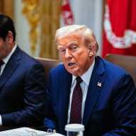 Trump firma orden ejecutiva para limitar votación el voto a distancia