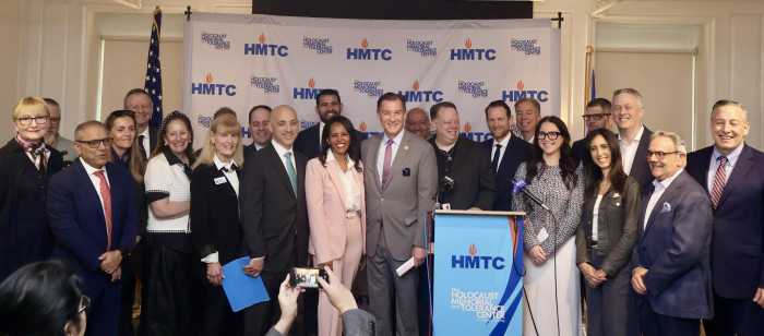 Congresista Suozzi presenta la bipartidista Ley SACRED para proteger los lugares de culto