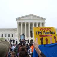 Los defensores del TPS acusan al Gobierno Trump de discriminar ante el Tribunal Supremo