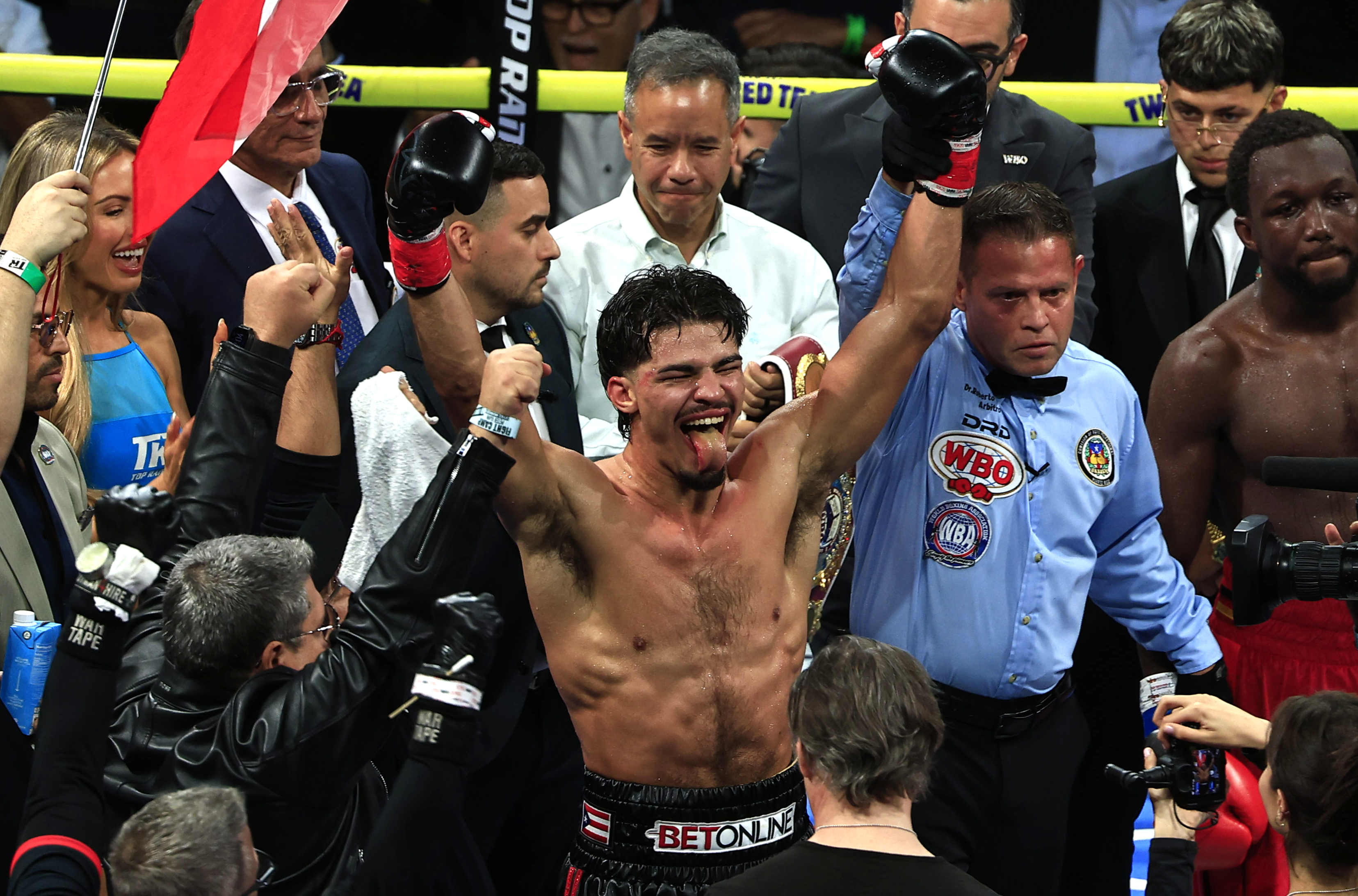 Boricua Xander Zayas defenderá sus títulos ante Jaron Ennis en el Barclays Center