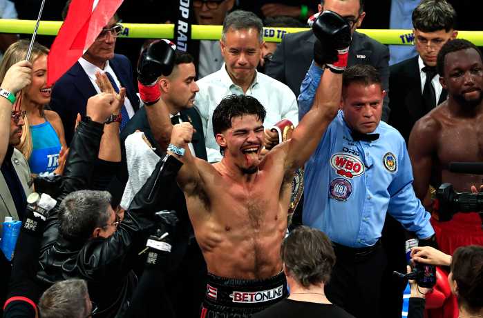 Boricua Xander Zayas defenderá sus títulos ante Jaron Ennis en el Barclays Center