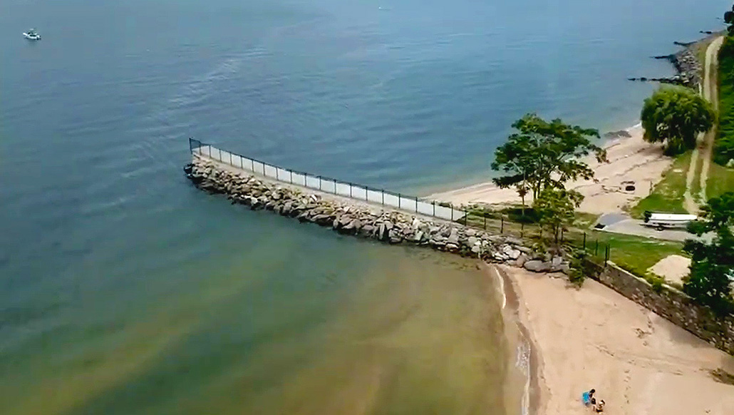 Aprueban la reapertura de Crescent Beach en Glen Cove para la temporada de playas