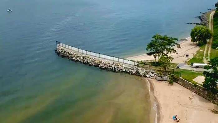 Aprueban la reapertura de Crescent Beach en Glen Cove para la temporada de playas