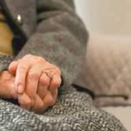 AARP: Valor económico del cuidado familiar en Nueva York alcanza $58,000 millones anuales