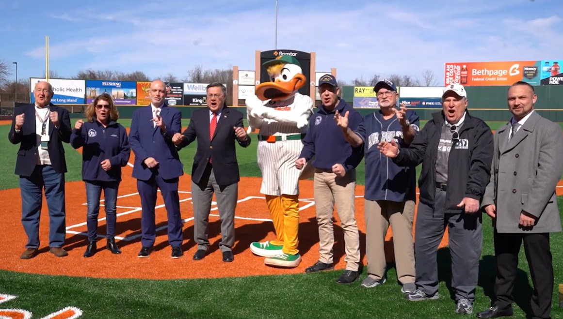 Ejecutivo del condado de Suffolk anuncia el regreso de "Héroes del Juego"