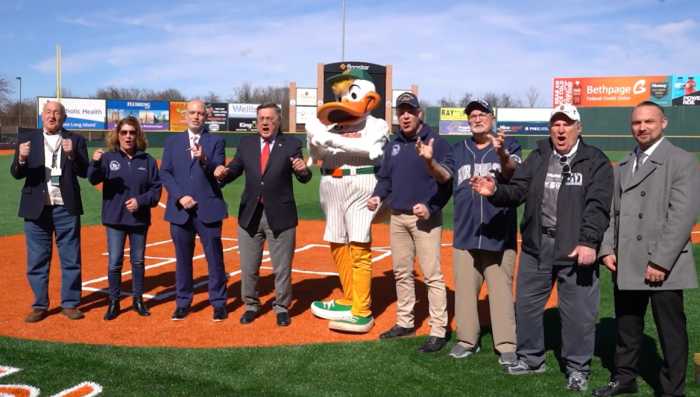 Ejecutivo del condado de Suffolk anuncia el regreso de "Héroes del Juego"