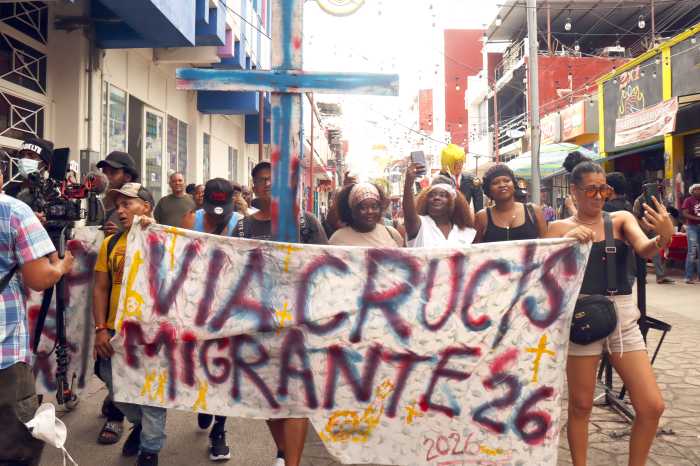 'Viacrucis migrante' visibiliza la interminable crisis en la frontera