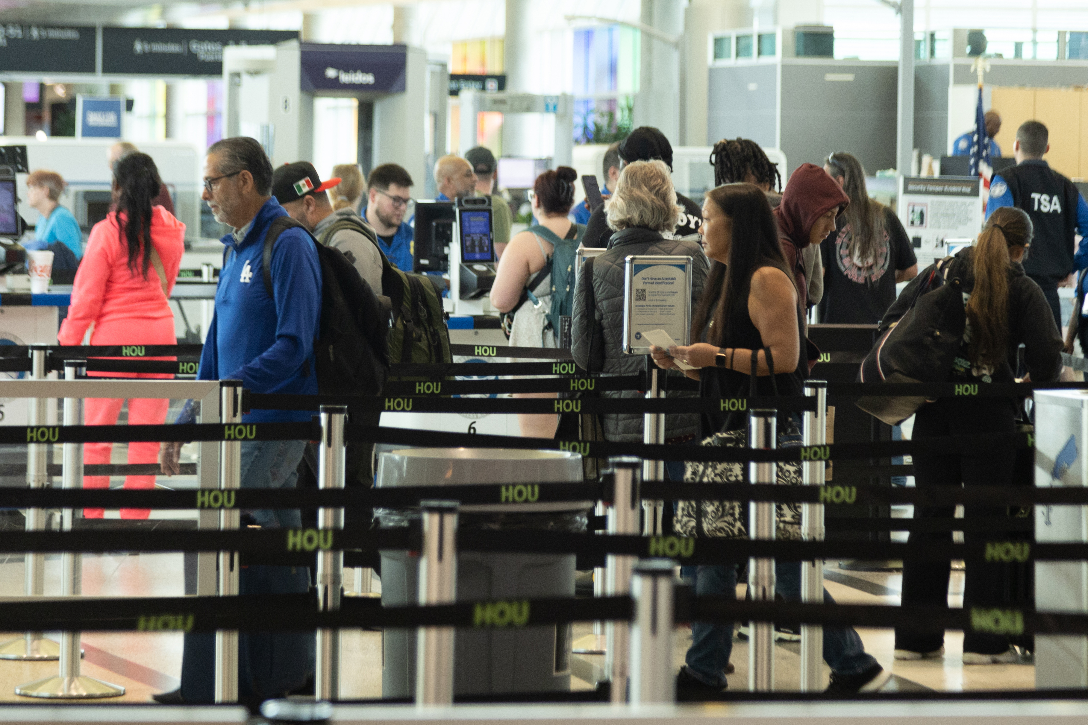 EEUU considera bloquear entrada de extranjeros en aeropuertos de ciudades "santuario"