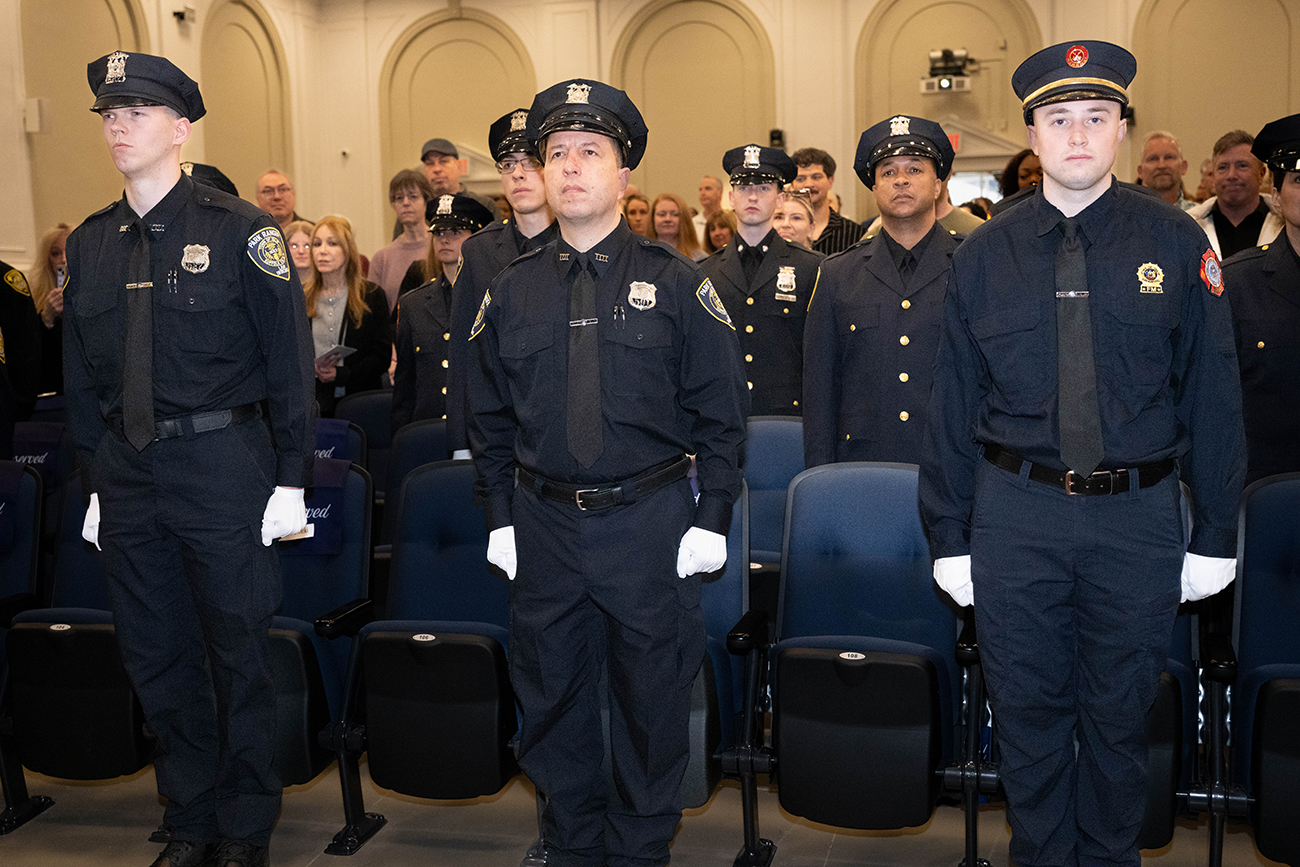 Town de Islip gradúa a cadetes de la Academia de Cumplimiento de la Ley - Primavera 2026