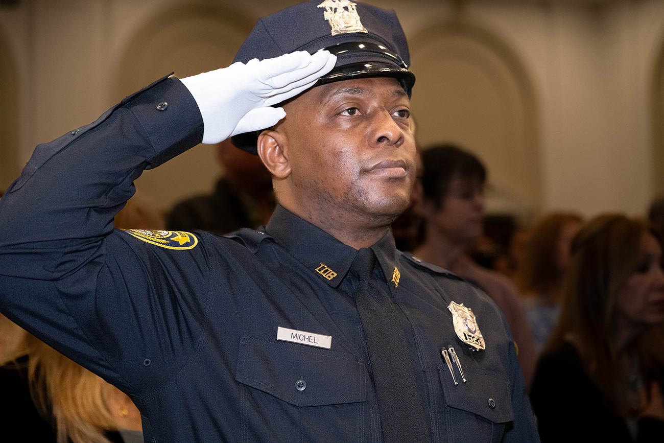 Town de Islip gradúa a cadetes de la Academia de Cumplimiento de la Ley - Primavera 2026