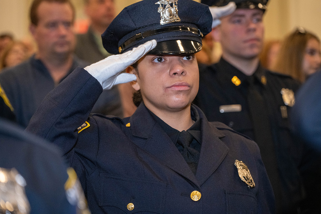 Town de Islip gradúa a cadetes de la Academia de Cumplimiento de la Ley - Primavera 2026