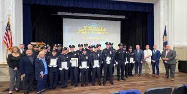 Town de Islip gradúa a cadetes de la Academia de Cumplimiento de la Ley - Primavera 2026