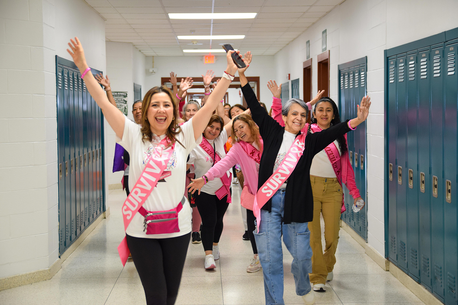 Caminata contra el Cáncer de Mama en Brentwood honra a sobrevivientes y recauda fondos para becas