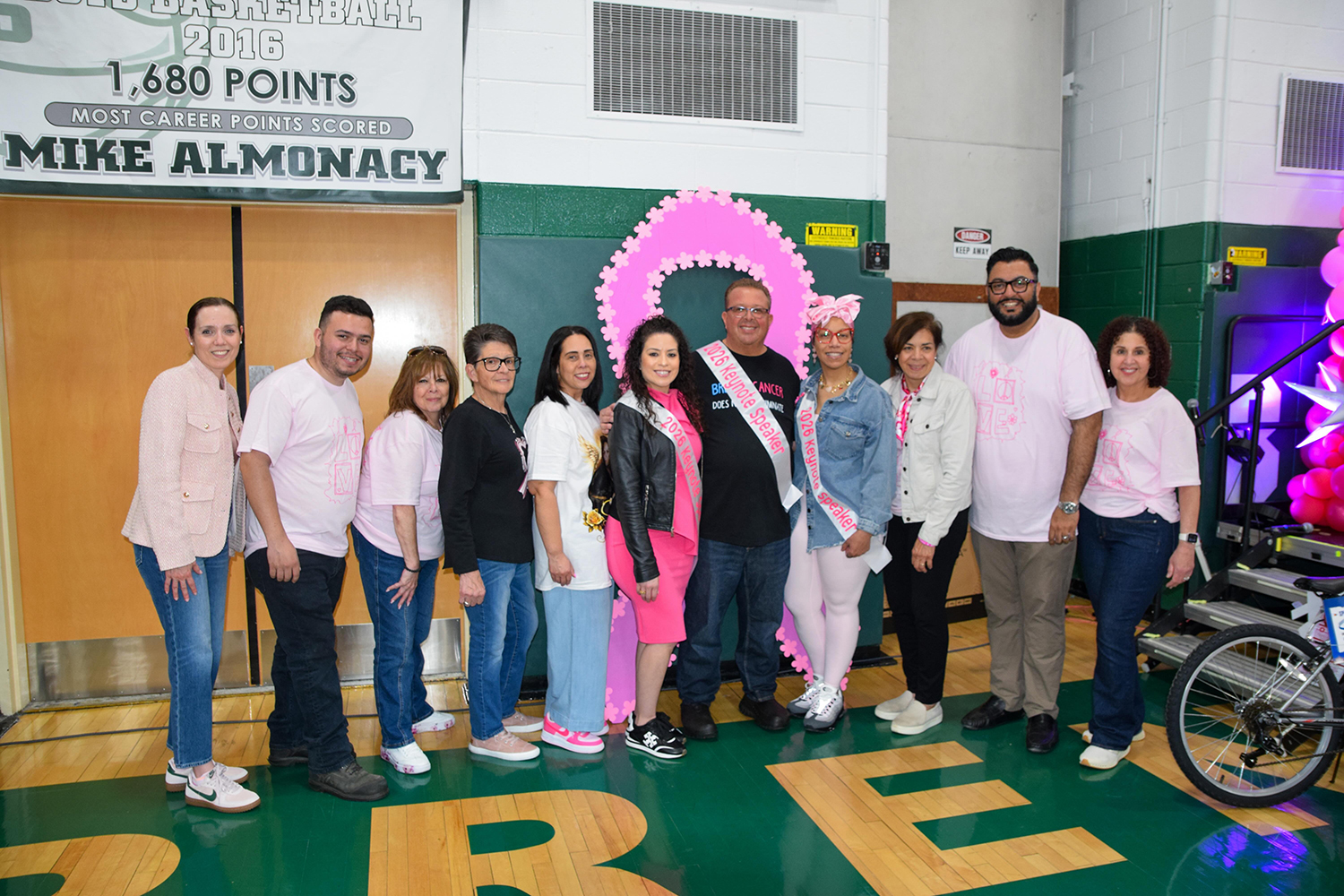 Caminata contra el Cáncer de Mama en Brentwood honra a sobrevivientes y recauda fondos para becas