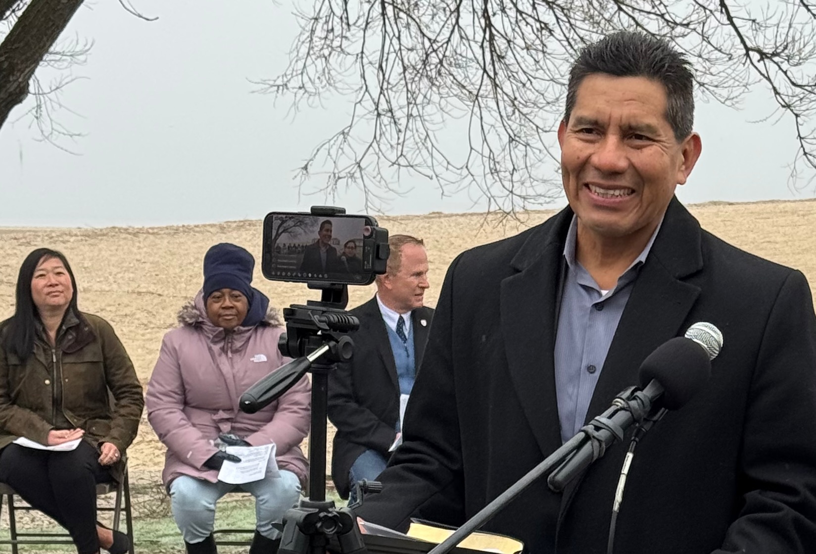 El 10mo. Servicio anual de Pascua al Amanecer une a la comunidad en Glen Cove