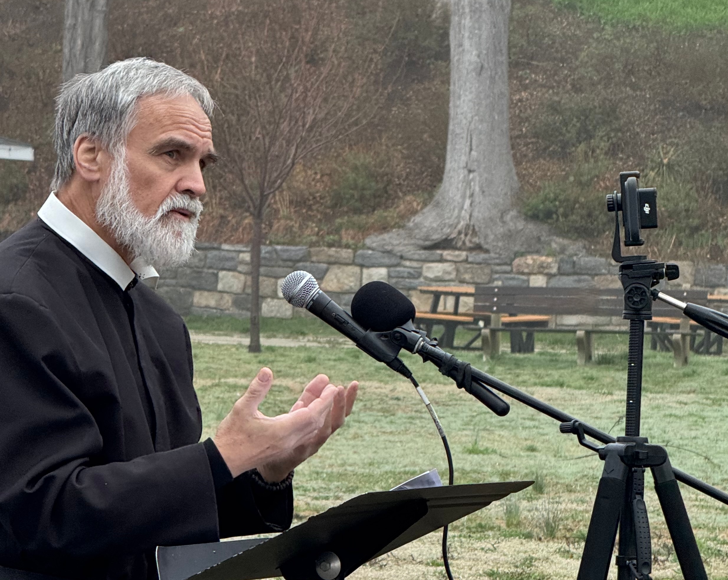 El 10mo. Servicio anual de Pascua al Amanecer une a la comunidad en Glen Cove