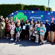 Girl Scouts de Nassau conmemoran la "Operation Cookie" para tropas militares y héroes locales