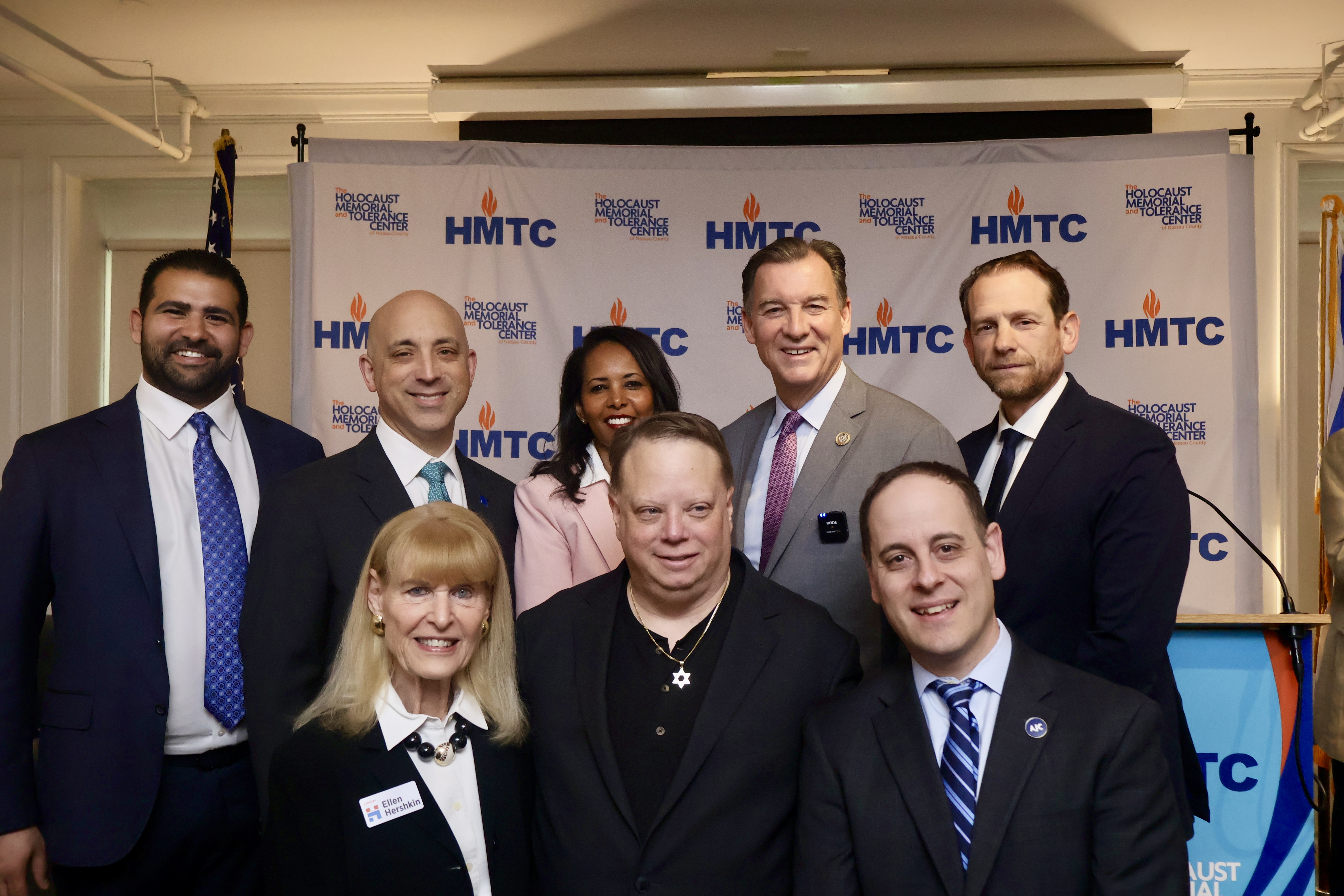 Congresista Suozzi presenta la bipartidista Ley SACRED para proteger los lugares de culto