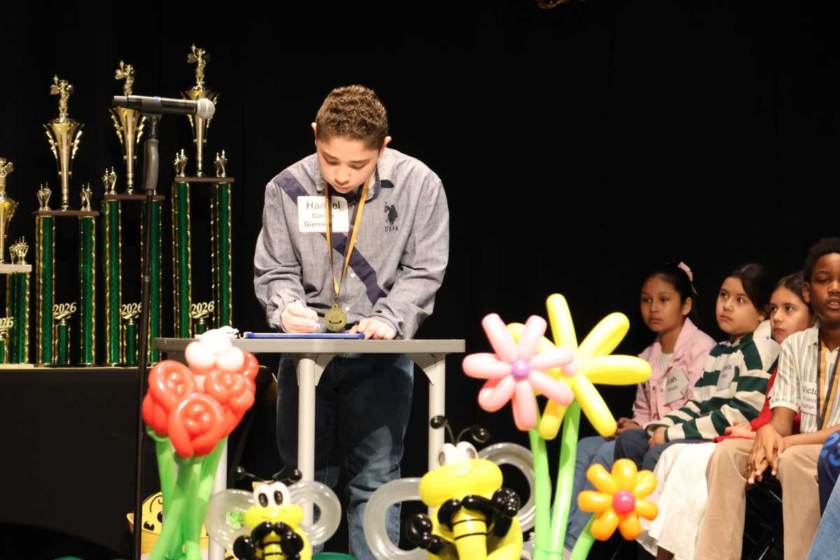 Estudiantes de Brentwood brillan en Concurso de Deletreo en Español