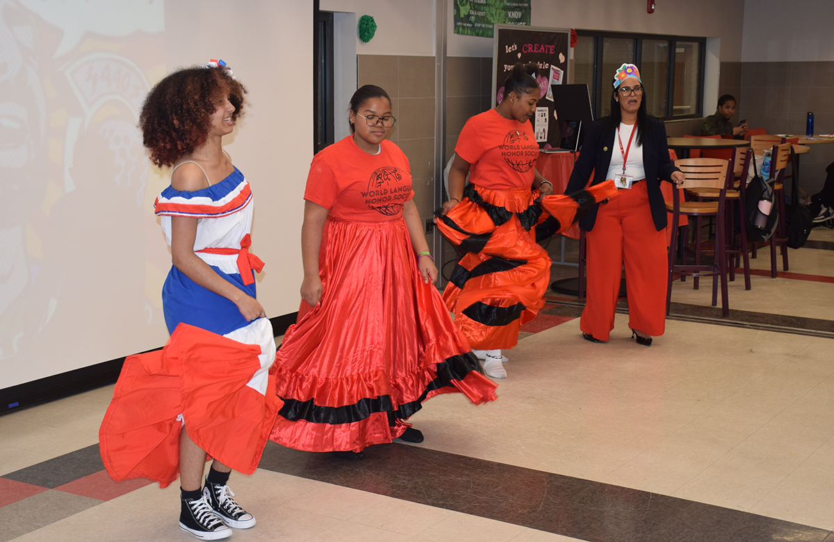 Amityville Memorial High School rinde homenaje a la cultura y el patrimonio