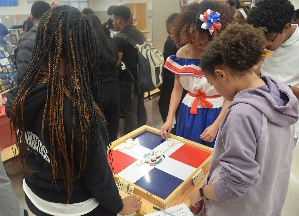 Amityville Memorial High School rinde homenaje a la cultura y el patrimonio