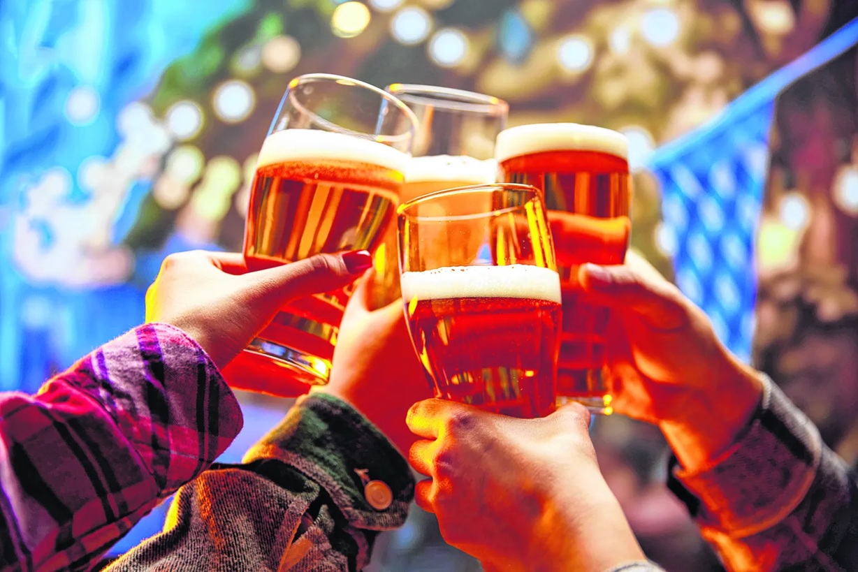 Celebran la temporada de festivales cerveceros en Long Island