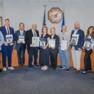 Honran a pequeñas empresas de los 18 distritos legislativos de Suffolk