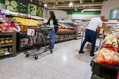 La confianza del consumidor en la economía de EEUU cae al mínimo por la guerra en Irán