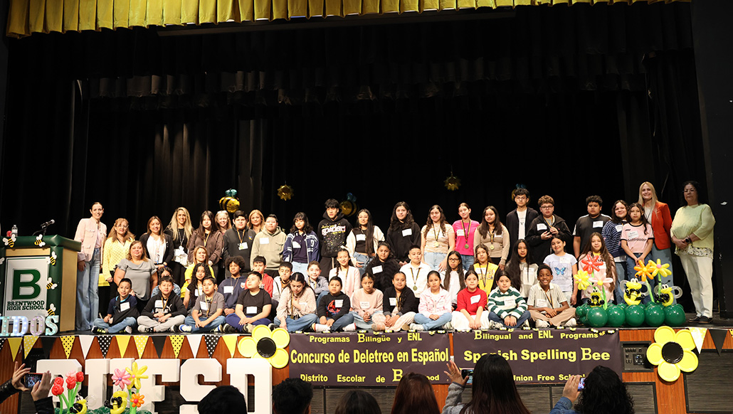 Estudiantes de Brentwood brillan en Concurso de Deletreo en Español