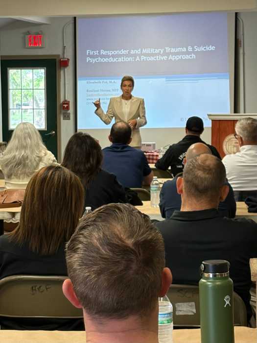 CCE Suffolk realizó importante seminario sobre trauma y prevención del suicidio para personal militar y de primera respuesta