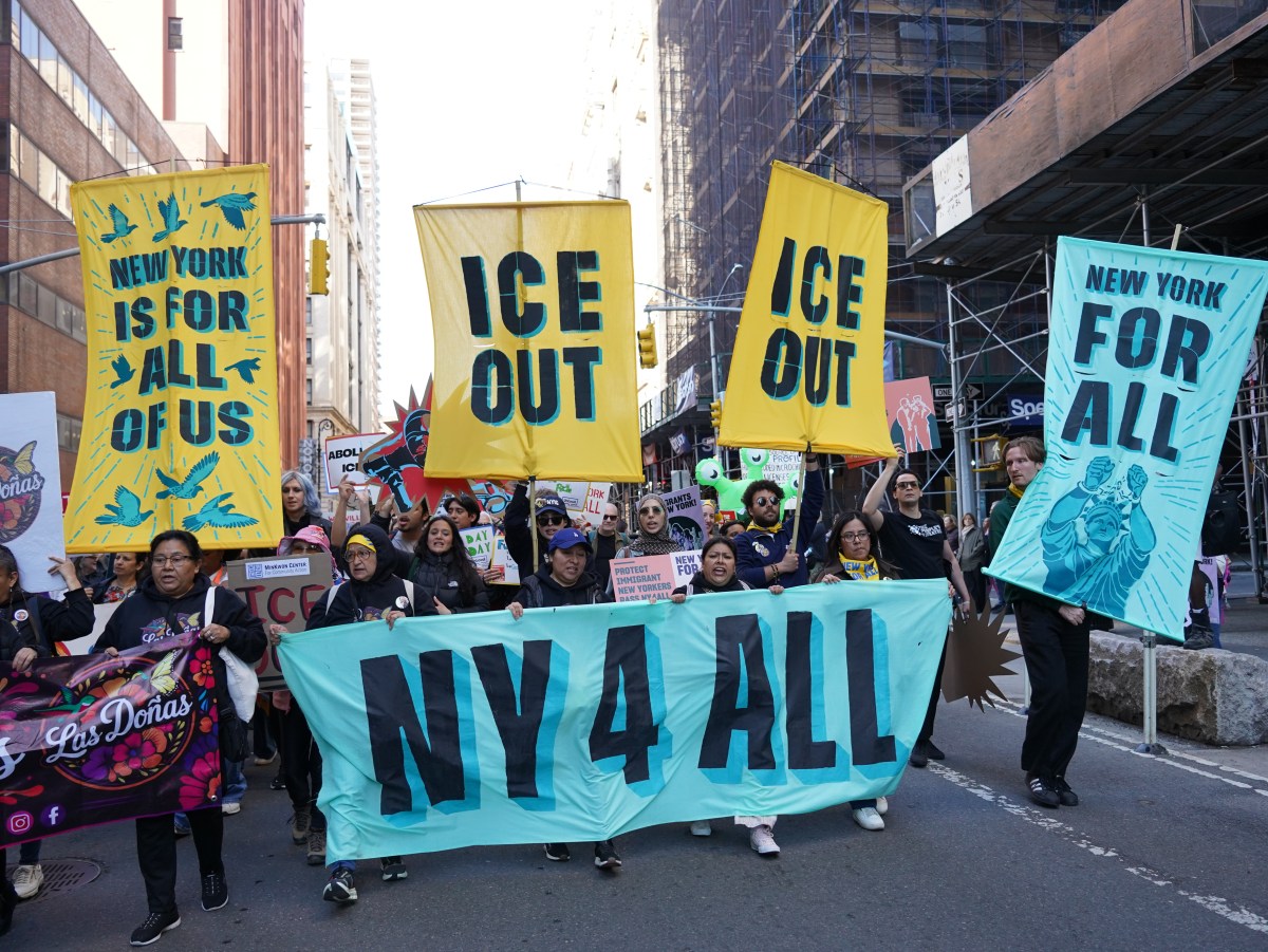 Miles de trabajadores inmigrantes protestan contra ataques de ICE y la guerra de Trump