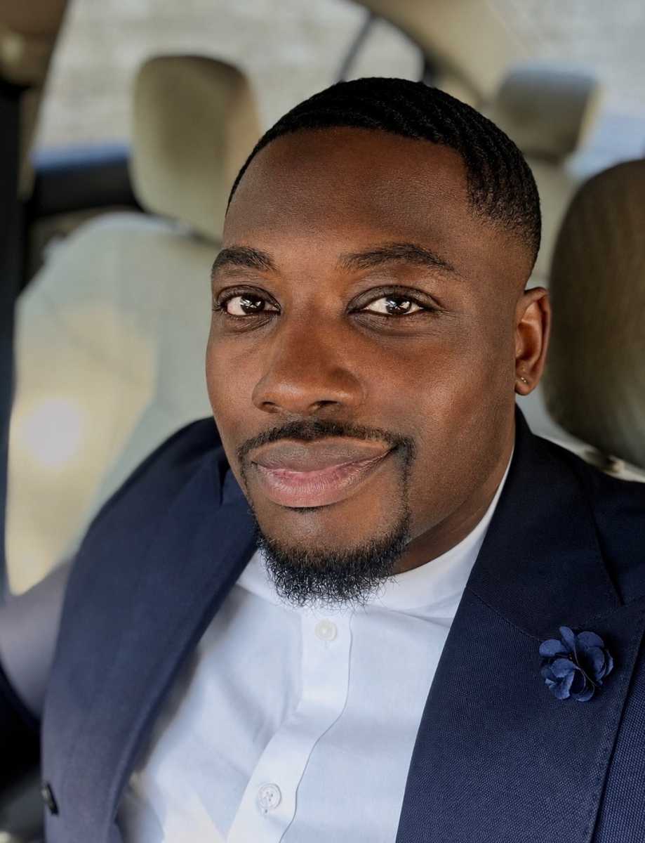 Ennell Headshot