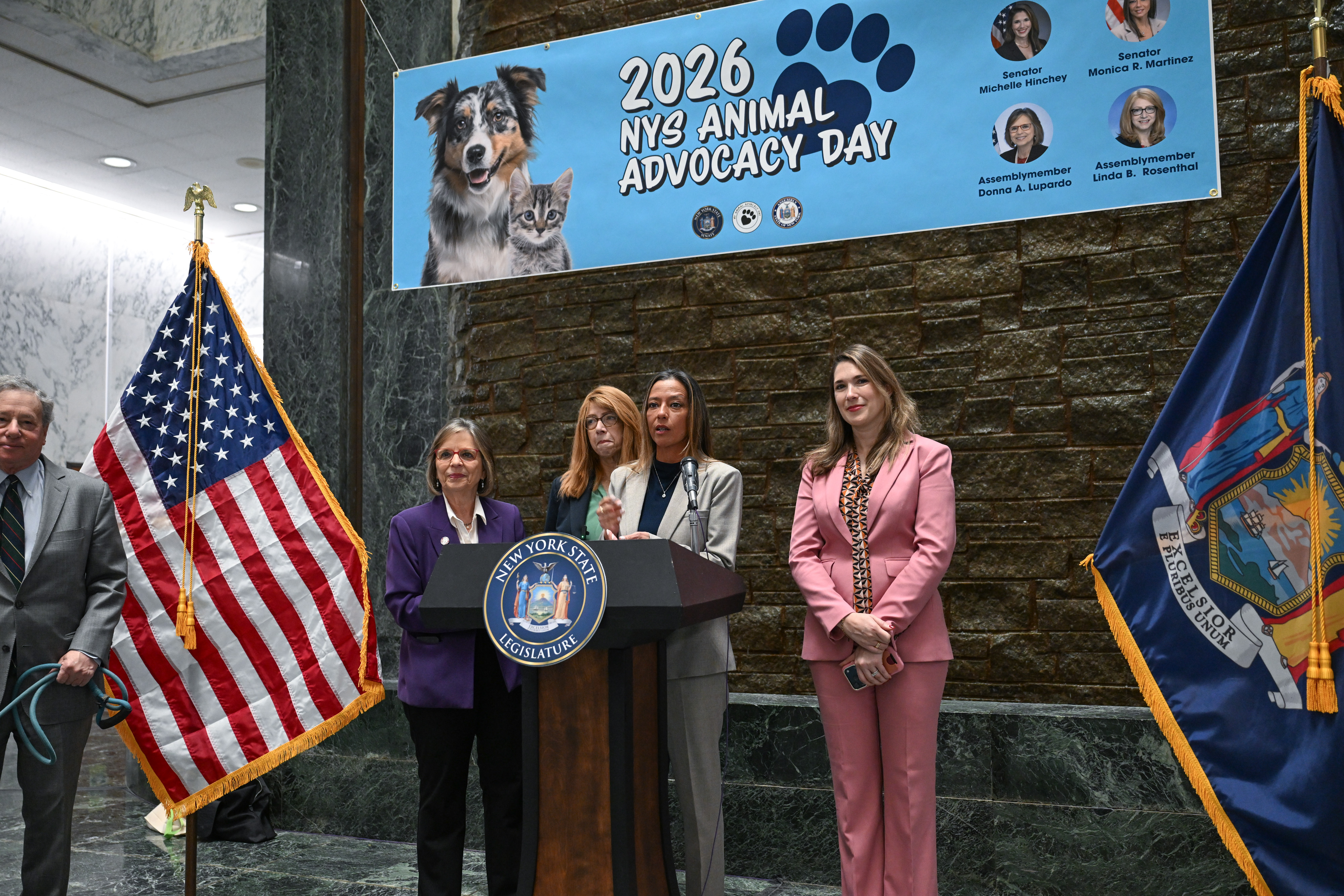 Senadora estatal Mónica Martínez impulsa legislaciones de protección animal