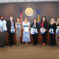 Rinden homenaje a profesionales de la salud que salvan vidas en condado de Suffolk