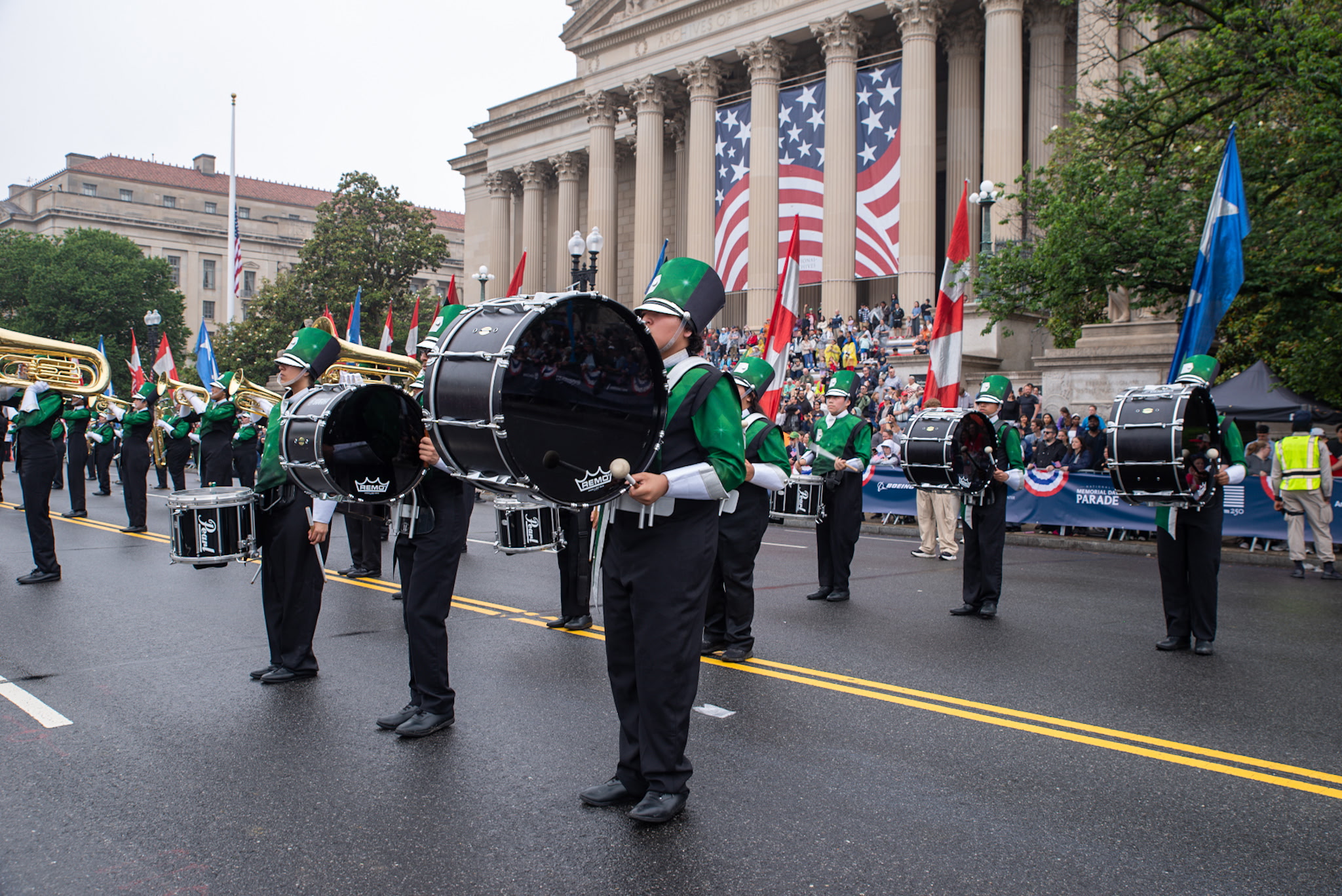 Banda de marcha estudiantil de Brentwood deslumbra en Desfile Nacional en Washington DC