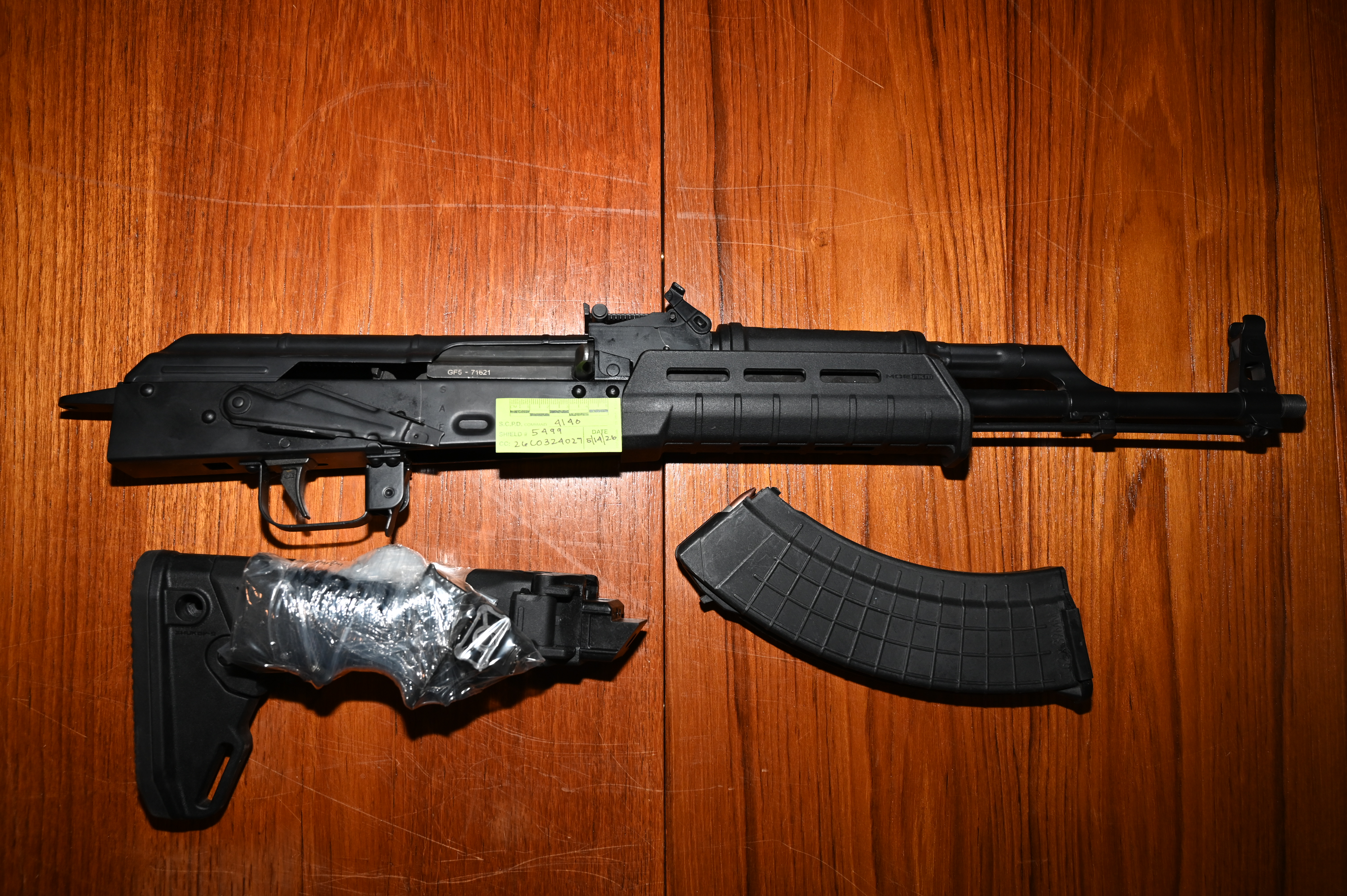 Sujeto de Huntington Station acusado de posesión ilegal de armas de fuego