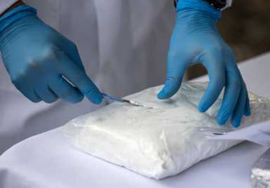 Hispano de Brentwood acusado de poseer y vender cocaína desde su domicilio