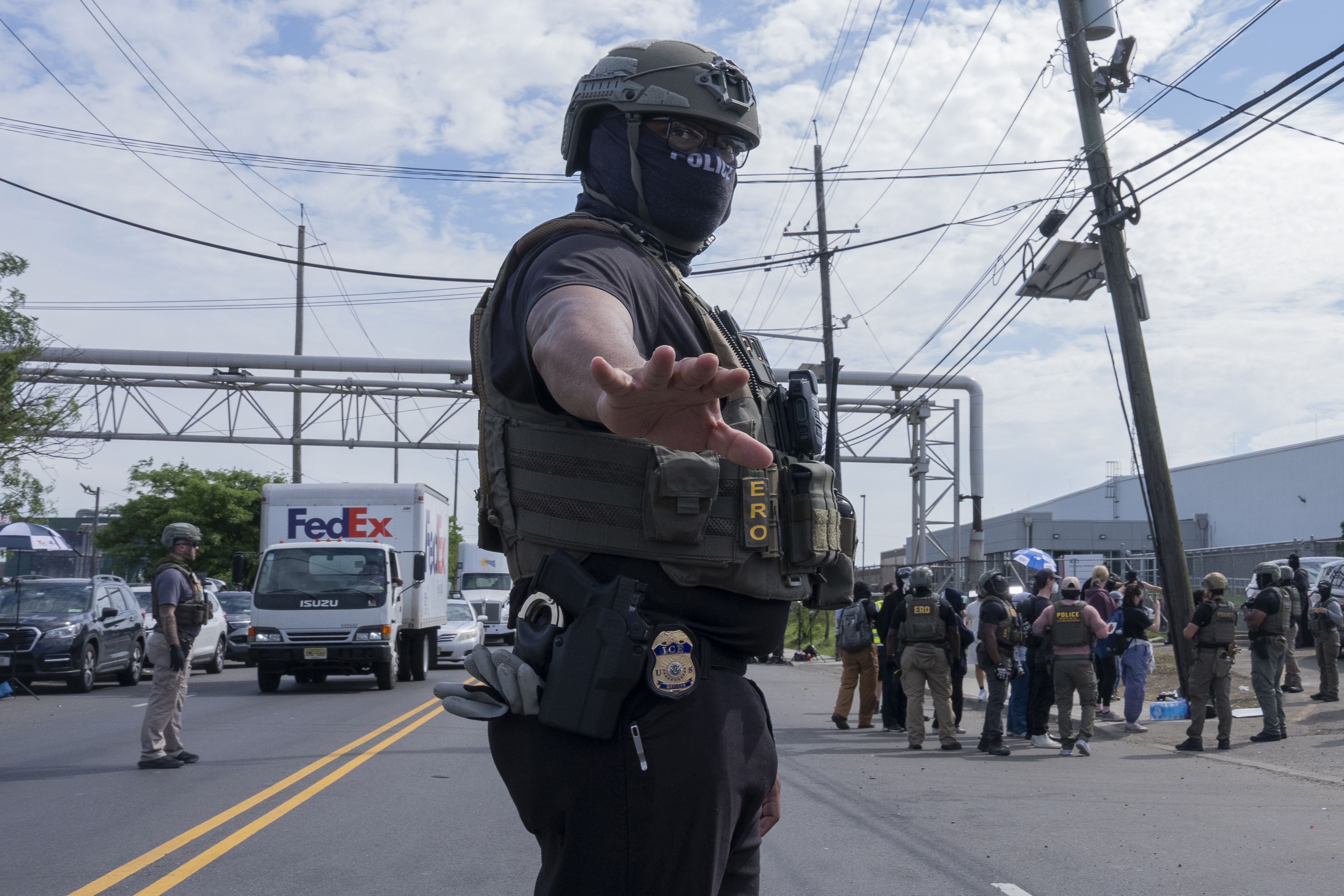 Cámara de Representantes de EEUU aprueba $70.000 millones para agencias migratorias de Trump